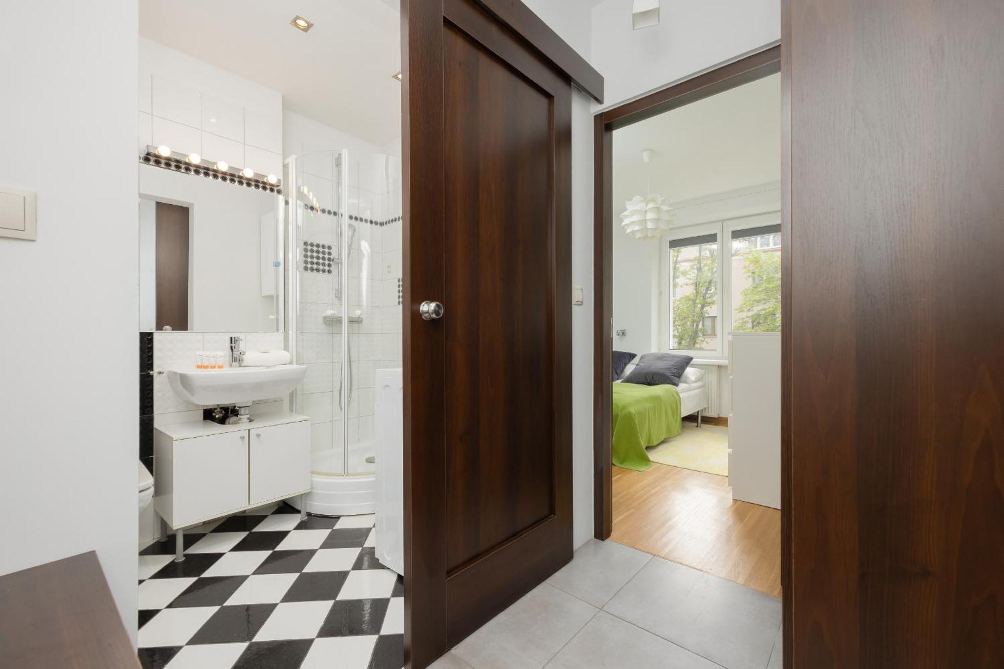 Sunny In The Heart Of By Renters Apartament *