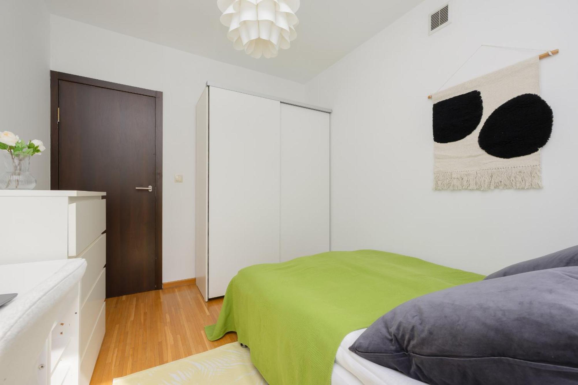 Sunny In The Heart Of By Renters Apartament