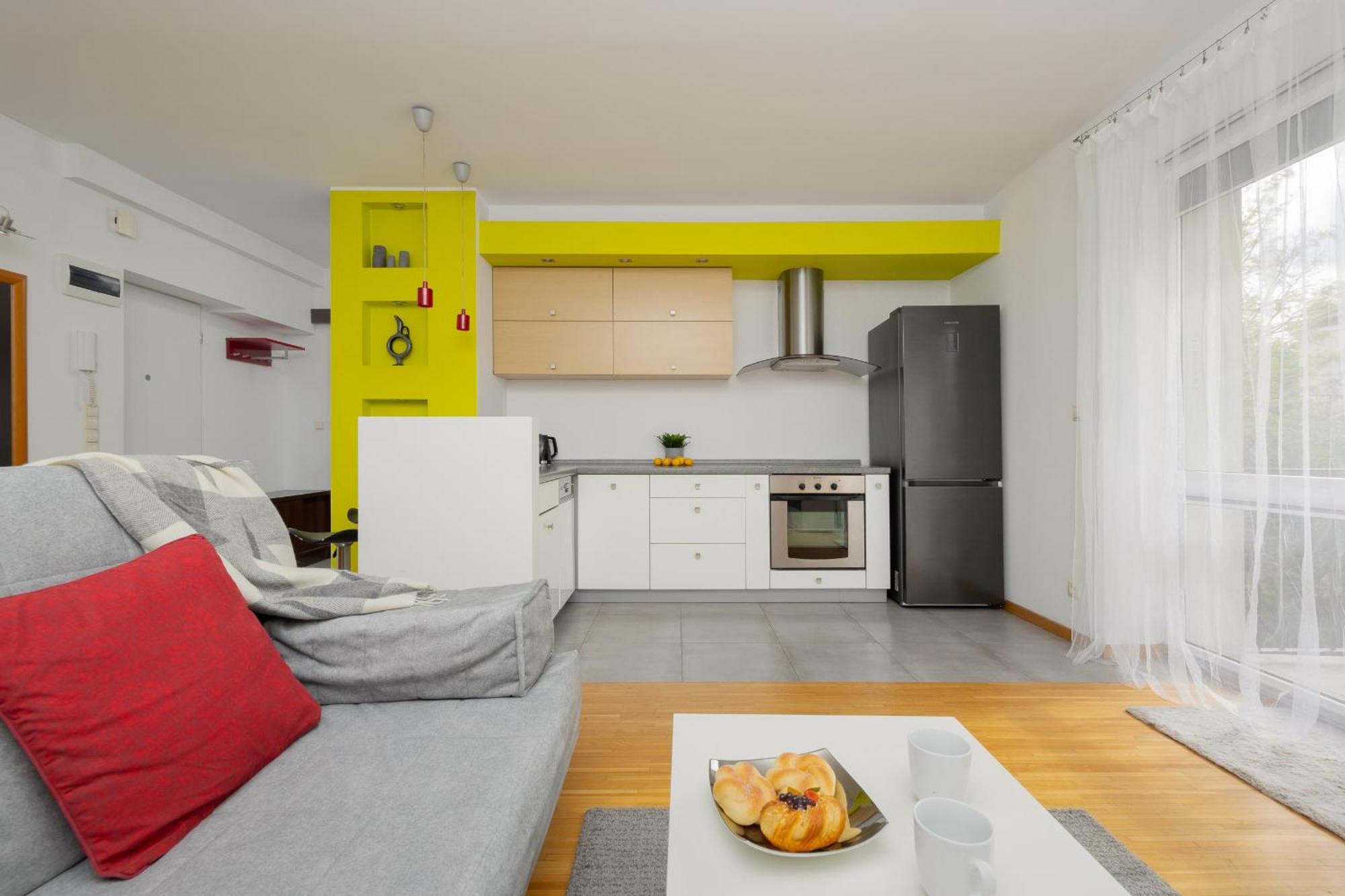 Sunny In The Heart Of By Renters * Warszawa
